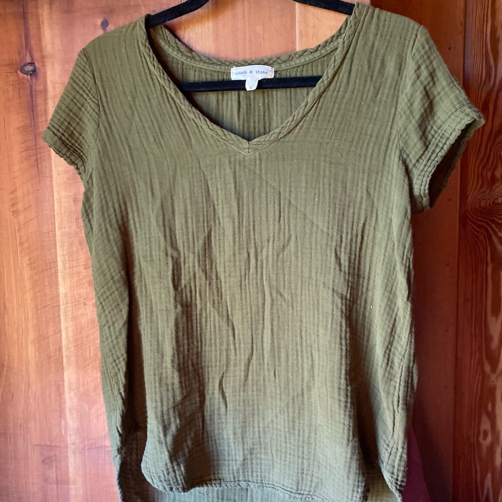 Cloth & Stone gauze shirt. Olive green, size small.